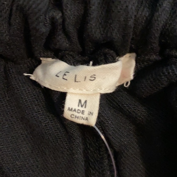 NWOT Le Lis Denim Cross-back Romper, size Medium - Picture 4 of 7